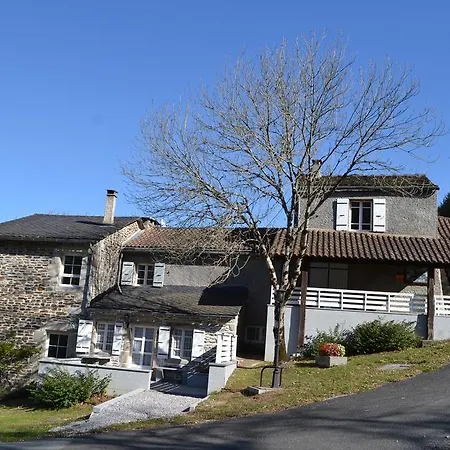 Casa de Férias Gites De Thouy Lacrouzette